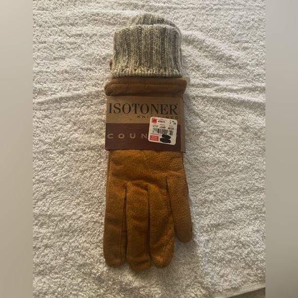 ISOTONER Accessories - CARMEL SUEDE ISOTONER KNT LINED GLOVES… SIZE MEDIUM… NEW WITH TAGS…